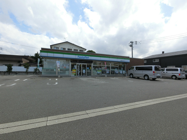 クリスタルビル(ファミリーマート大野城仲畑三丁目店)