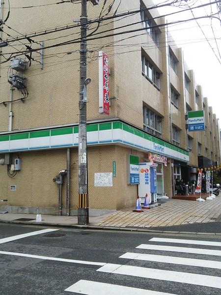 モダンパラッツォ博多riva1(ファミリーマート博多駅東三丁目店)