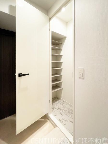 カメリアビル(玄関)