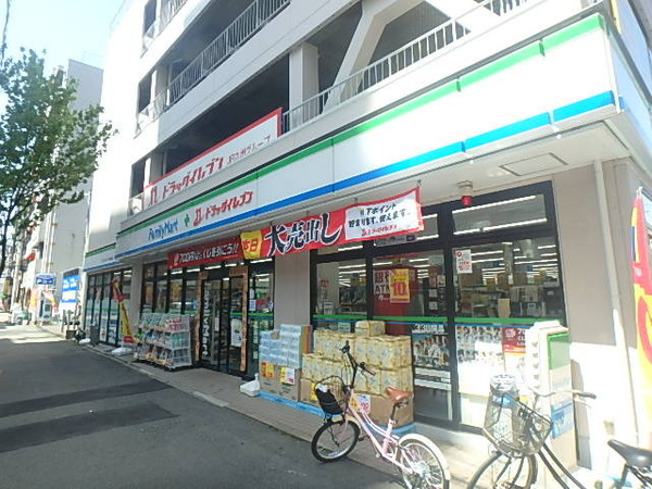 アクアシティ大博通(ファミリーマートドラッグイレブン神屋町店)