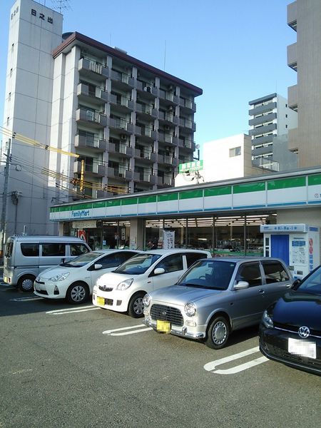レジデンシャルヒルズ博多駅前(ファミリーマート博多駅南2丁目店)