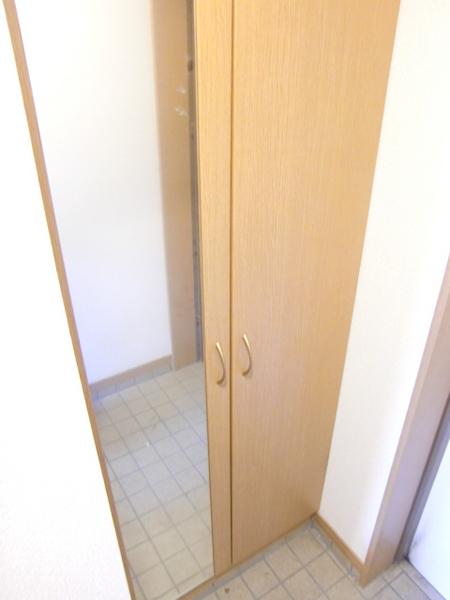 ロマンス・リコ2(玄関)