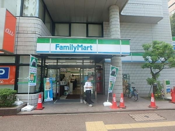 エンクレスト博多Rey(ファミリーマート博多駅南1丁目店)