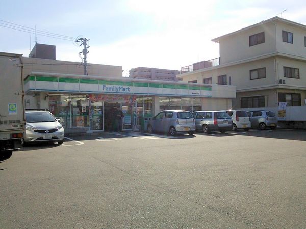 レジデンスカープ博多(ファミリーマート博多駅南四丁目店)