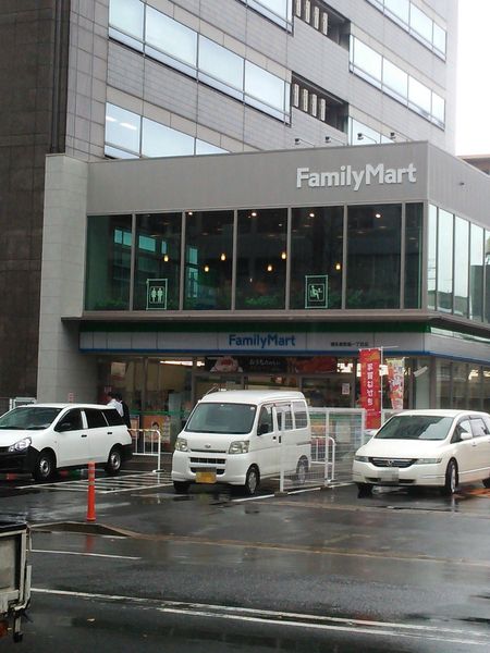 ホルツ博多駅前(ファミリーマート博多美野島一丁目店)