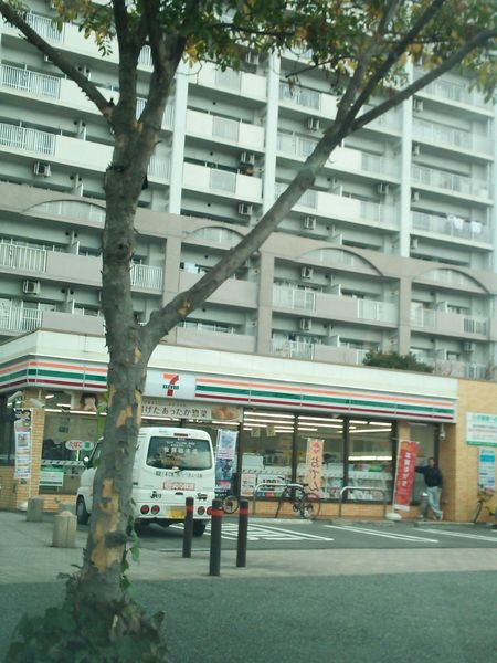 エンブレイス博多駅南(セブンイレブン博多美野島4丁目店)