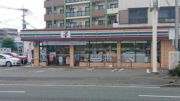 ドミールシャトー(セブンイレブン博多諸岡店)