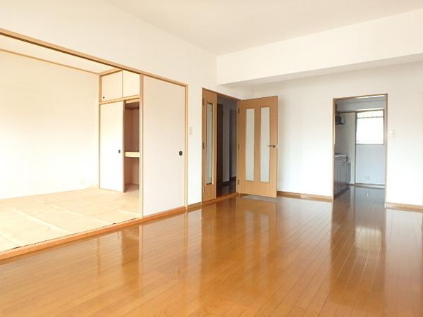 クレスティ空港前