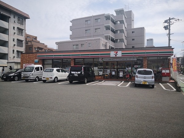 ヴィラージュ(セブンイレブン博多三筑2丁目店)