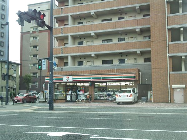 アクタス福岡県庁前グラシア(セブンイレブン博多馬出5丁目店)