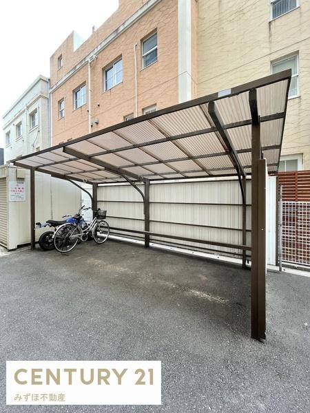 アソシエート前田