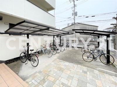アソシエート前田