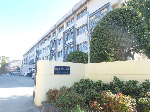 ブランシュシュ空港通り(福岡市立吉塚小学校)
