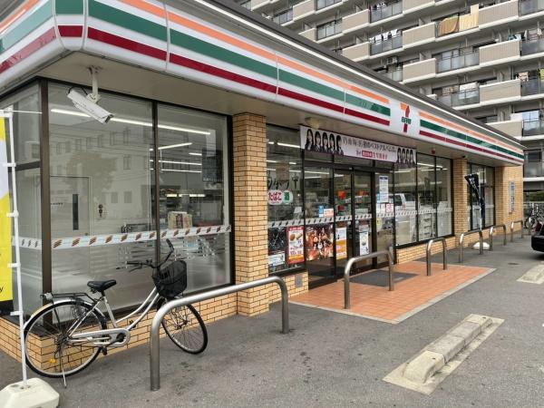 ブランシュシュ空港通り(セブンイレブン博多吉塚4丁目店)