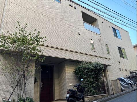 渋谷区初台２丁目のマンション