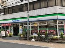 コンフォリア新宿イーストサイドタワー(ファミリーマート新宿御苑駅前店)
