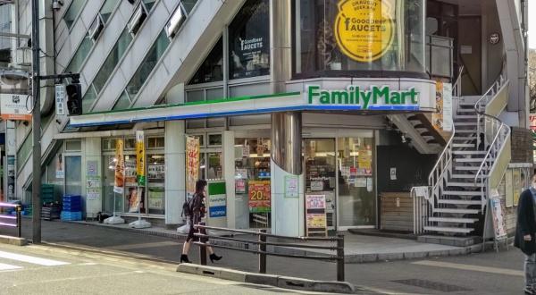 松濤パーク・マンション(ファミリーマート渋谷松濤一丁目店)