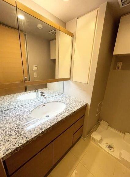 ミッドガーデン赤坂氷川