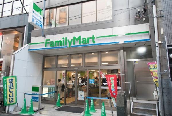 ラプリオ経堂(ファミリーマート経堂駅前店)