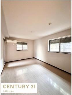 LALAHOUSE