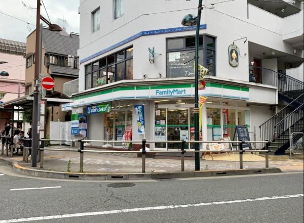 グランエッグス梅ヶ丘W(ファミリーマート梅ヶ丘駅前店)