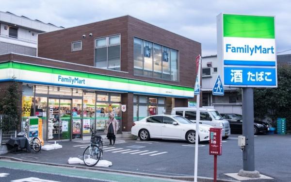 グランエッグス梅ヶ丘W(ファミリーマート小浦世田谷梅丘店)