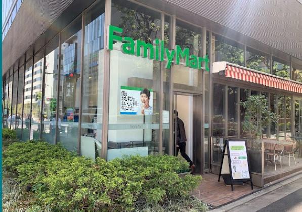 ベルコート赤坂(ファミリーマート青山外苑東通り店)