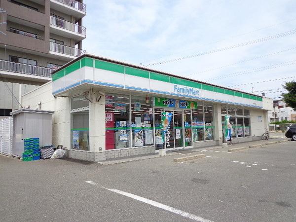 森山ビル(ファミリーマート下大利一丁目店)