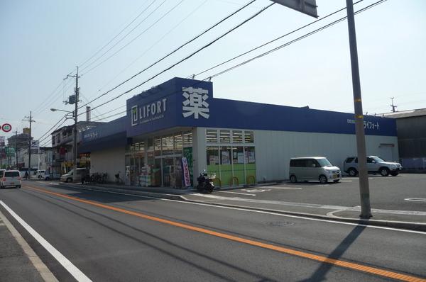 レオパレス　FlowerHill(ドラッグストアライフォート富田林若松店)