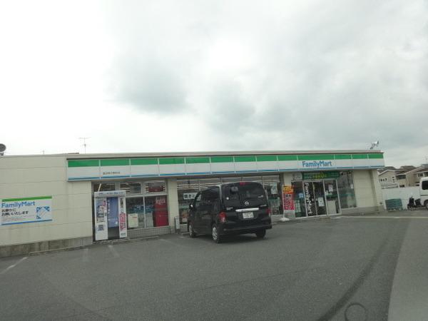 レオパレスコンフォール中野(ファミリーマート富田林中野町店)