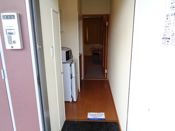 レオパレスコンフォール中野(玄関)