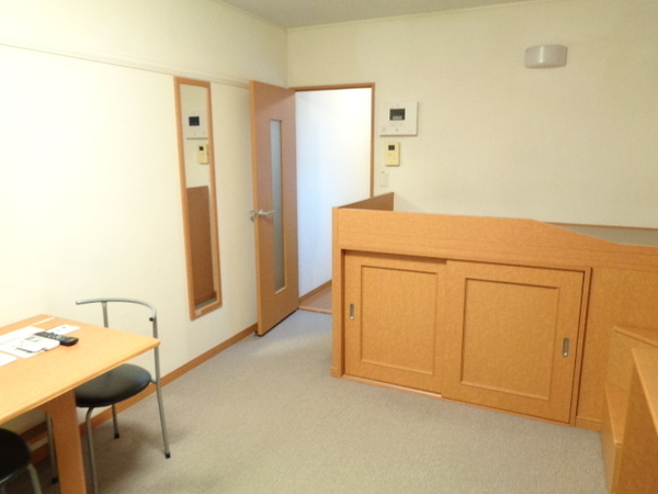 レオパレスコンフォール中野(寝室)