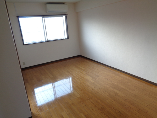 川端マンション