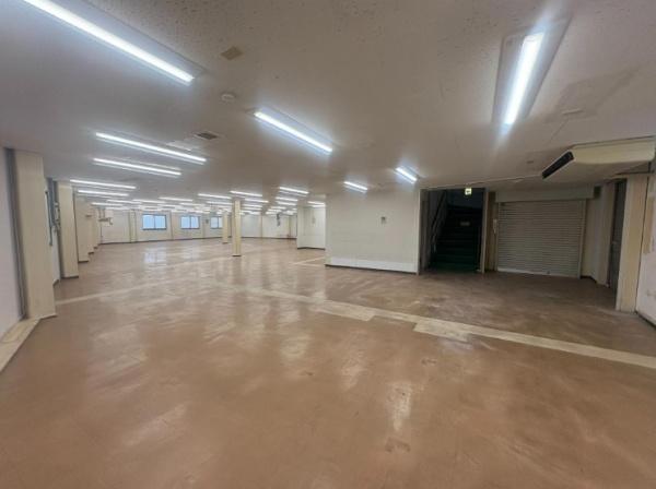 日置荘西町　倉庫