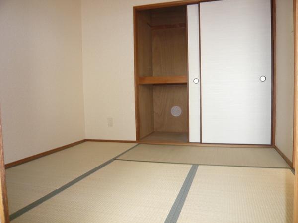 ドミール仲谷1号館
