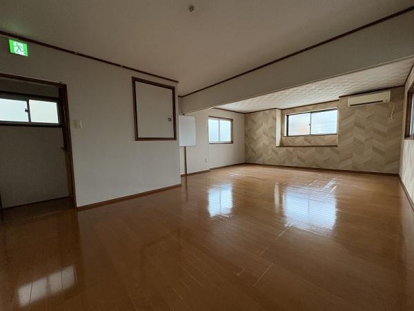 西板持町８丁目　貸家