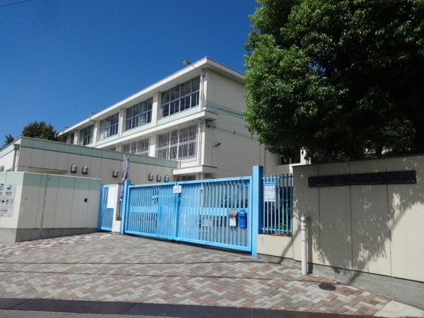 西板持町8丁目 貸家(富田林市立第三中学校)