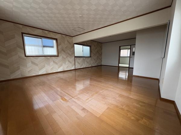 西板持町８丁目　貸家