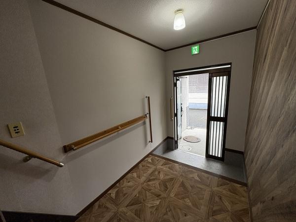 西板持町８丁目　貸家