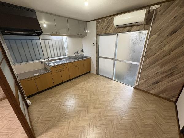 西板持町８丁目　貸家