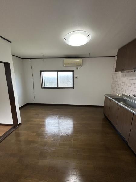新家２丁目貸家