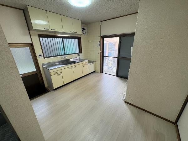 藤沢台６丁目２戸１（右）