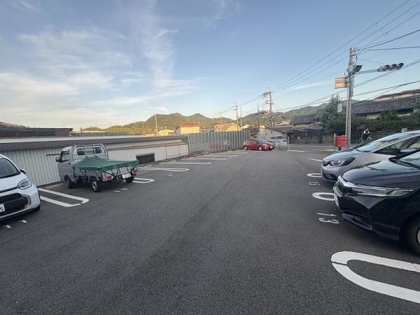 春日第一ビル 2階(駐車場)