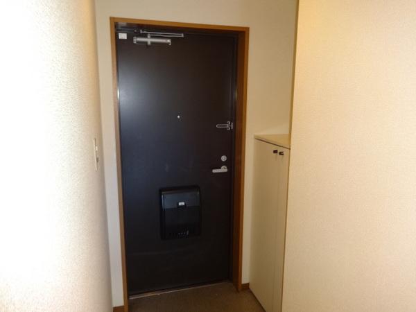 ホワイトロートス(玄関)