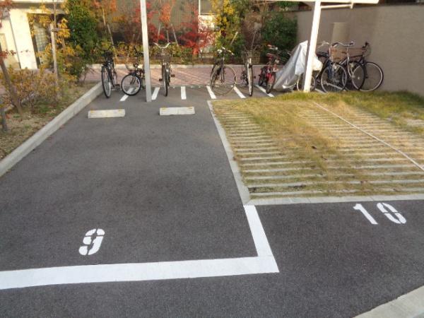 プレミアムスイート狭山駅前(駐車場)