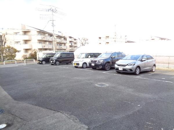 西板持1(駐車場)