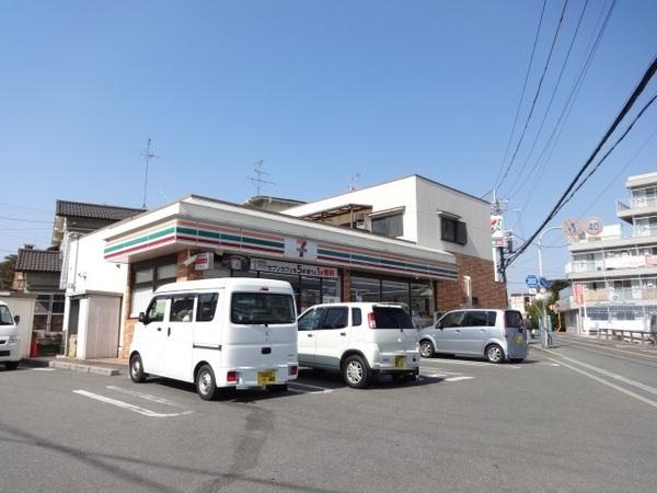 川西ハイツ(セブンイレブン富田林錦織店)