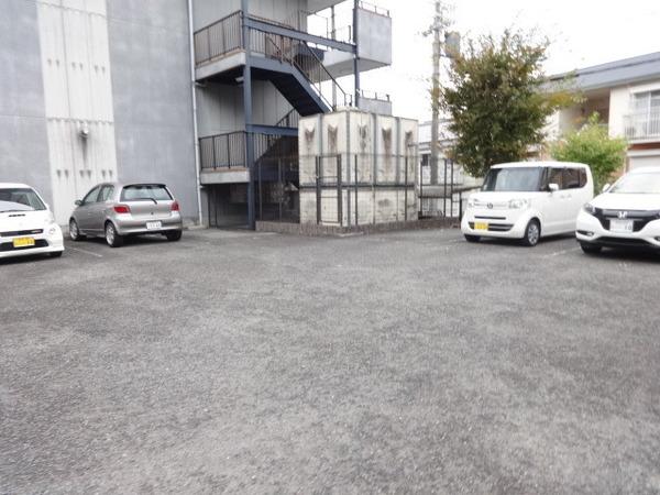 サウスタウンF(駐車場)