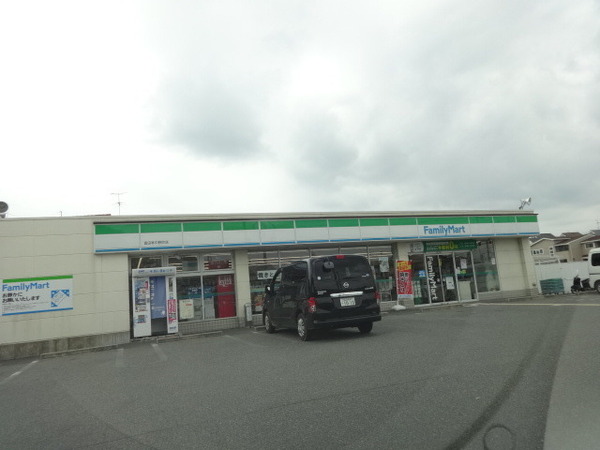 グリーンハイツ B棟(ファミリーマート富田林中野町店)