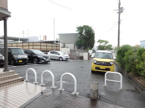 GreenGardeninGUMINOKI B棟(駐車場)